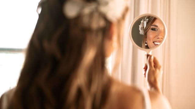 Vestido de novia y luz cálida